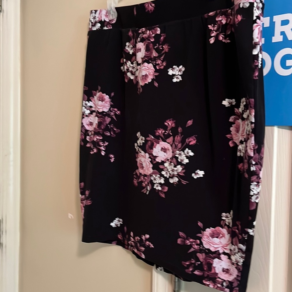 Pencil skirt, stretch to fit! Knee length